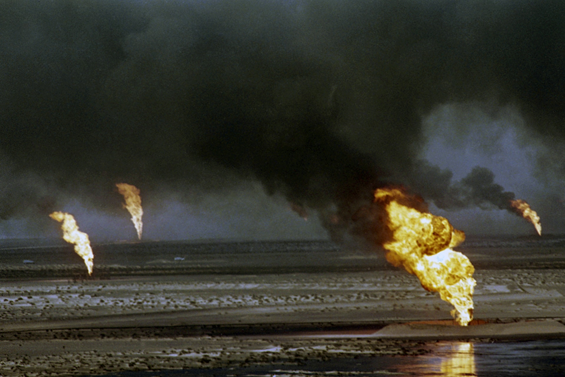 Greater Burgan oil field in Southern Kuwait is set ablaze by Iraqi soldiers, March 1991.