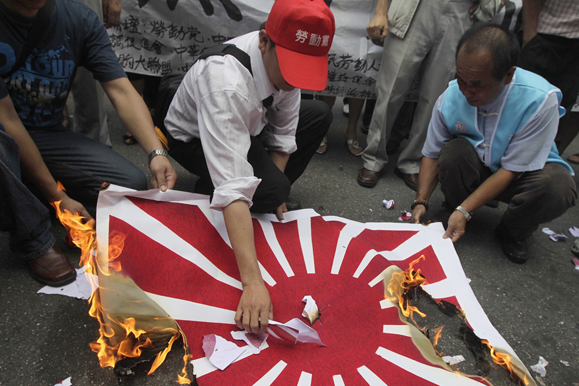 Activists in Taipei burn a flag symbolizing Japan during a protest over the Chinese fishing boat captain's detainment. Pichi Chuang/Reuters