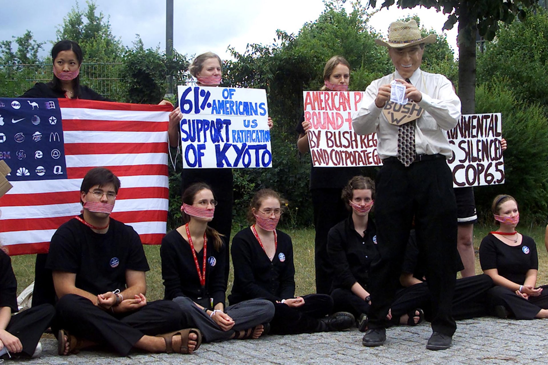 Greenpeace activists protest the United States’ decision to withdraw from the Kyoto Protocol. Michael Dalder/Reuters